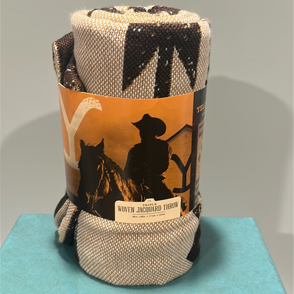 Yellowstone Cattle Jacquard Throw NWT